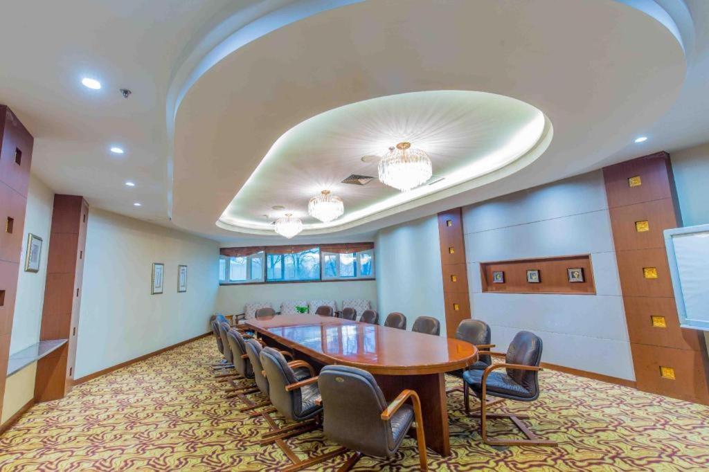 ฉางชุน การ์เดน โฮเต็ล Hotel ภายนอก รูปภาพ